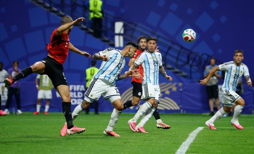 Hàng thủ Argentina có nhiều khoảng trống